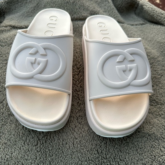 Gucci WOMEN'S SLIDE SANDAL WITH INTERLOCKING G, size 43 Gently worn! - Picture 3 of 9